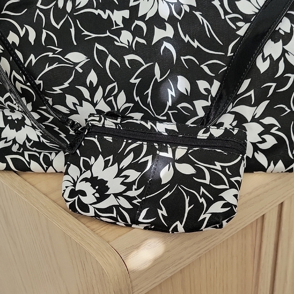NWOT Nine West 3 Piece Black and White Floral Travel Shoulder Bag Set - Picture 3 of 15